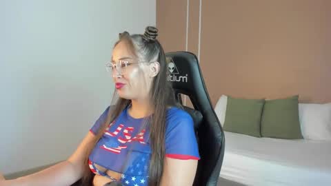 S O P H I A online show from October 2025 06:52:02 PM