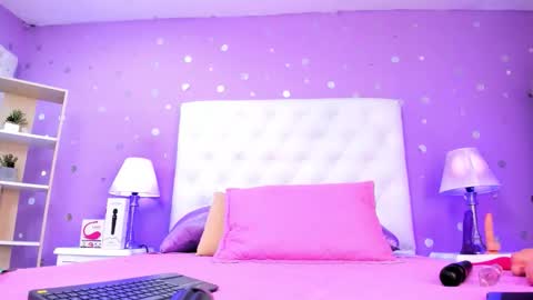 Sophia  online show from October 2025 07:01:02 PM