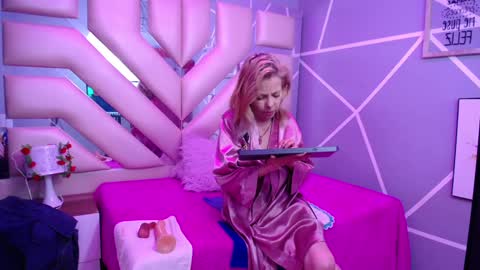 Snapshot of sophia_ny chatting on February 2025 11:09:02 PM SOPHIA online show from February 2025 11:09:02 PM