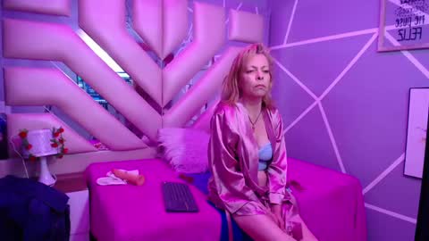 Snapshot of sophia_ny chatting on February 2025 02:16:02 AM SOPHIA online show from February 2025 02:16:02 AM