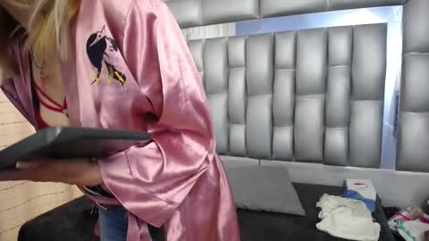 Snapshot of sophia_ny chatting on February 2025 07:35:02 PM SOPHIA online show from February 2025 07:35:02 PM