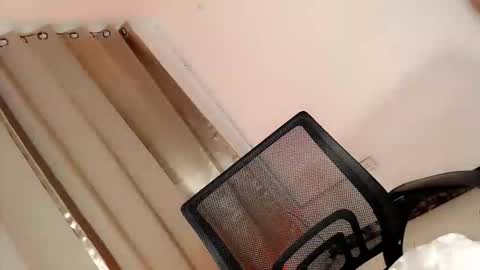 sophia_walker18 online show from May 2026 12:45:02 PM
