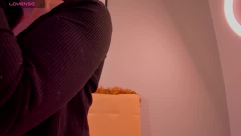 Sophia online show from December 2025 01:43:02 AM