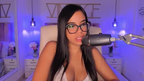 Sophie Hill  online show from November 2025 07:47:01 PM