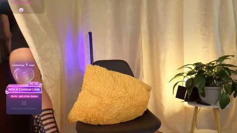 Snapshot of sophiadumont chatting on December 2025 05:31:02 PM Sophia online show from December 2025 05:31:02 PM