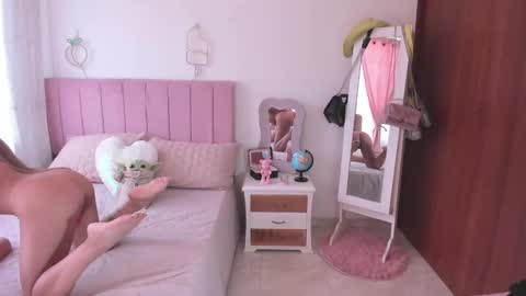 Snapshot of sophiaparker_ chatting on February 2025 02:33:01 PM online show from February 2025 02:33:01 PM