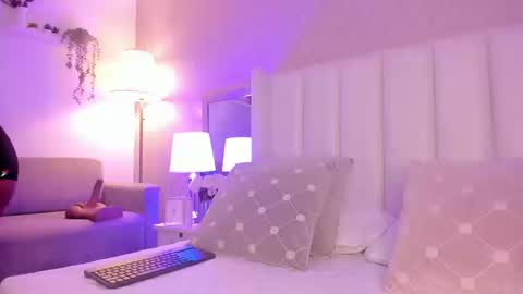 Snapshot of sophiasmiths_ chatting on September 2025 11:49:02 PM SophiaSmiths online show from September 2025 11:49:02 PM