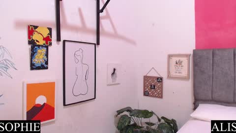 Snapshot of sophie_and_alis chatting on February 2025 10:03:02 AM Sophie Alis online show from February 2025 10:03:02 AM