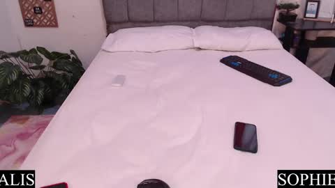 Snapshot of sophie_and_alis chatting on February 2025 01:29:01 PM Sophie Alis online show from February 2025 01:29:01 PM