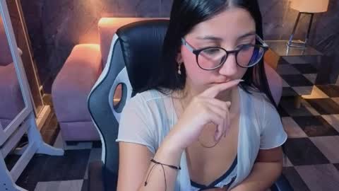 sophie_jones_b online show from April 2026 05:30:01 PM
