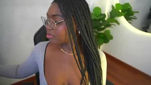 Snapshot of sophie_luvs chatting on June 2026 05:26:02 PM Sophie online show from June 2026 05:26:02 PM