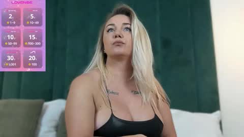 Snapshot of sophie_maeve chatting on September 2025 04:17:01 AM sophie_maeve online show from September 2025 04:17:01 AM