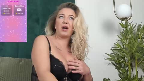 Snapshot of sophie_maeve chatting on October 2025 04:12:01 AM sophie_maeve online show from October 2025 04:12:01 AM