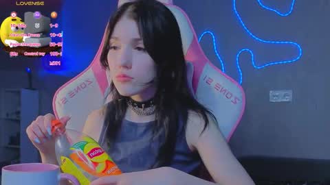 Snapshot of sophie_nomenal_ chatting on December 2025 04:40:01 AM sophie_nomenal_ online show from December 2025 04:40:01 AM