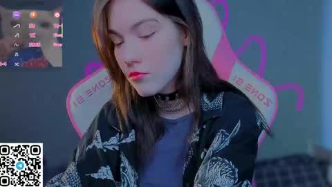 sophie_nomenal_ online show from April 2026 07:25:02 AM