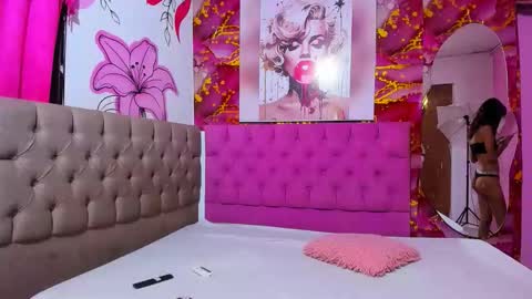 Sophie Queem online show from March 2026 11:52:02 PM