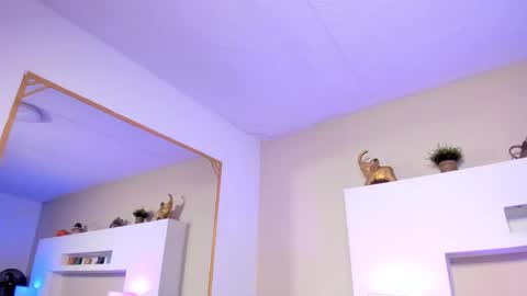 sophie russell  online show from November 2025 03:52:01 AM