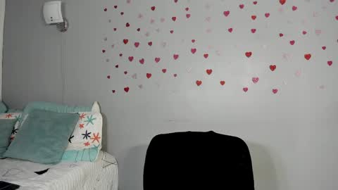 sophie_w1 online show from April 2026 12:15:01 PM