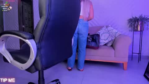 Snapshot of sophiebarnett_ chatting on April 2026 11:52:02 PM Sophie online show from April 2026 11:52:02 PM