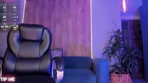 Snapshot of sophiebarnett_ chatting on May 2026 01:33:01 AM Sophie online show from May 2026 01:33:01 AM