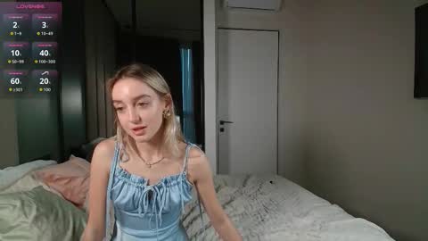 Snapshot of sophiebelll chatting on September 2025 12:32:01 PM sophiebelll online show from September 2025 12:32:01 PM