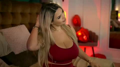 Snapshot of sophieboobsx chatting on September 2025 05:20:01 AM Sophie online show from September 2025 05:20:01 AM