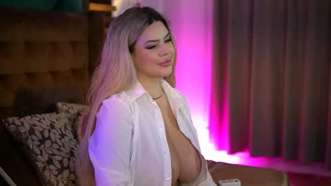 Sophie online show from November 2025 07:07:01 AM