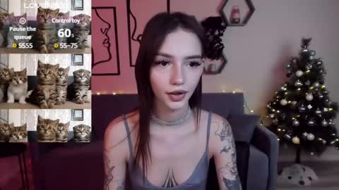 Sophie online show from December 2024 07:00:01 PM