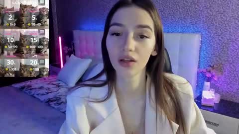 Sophie online show from March 2025 07:32:02 AM
