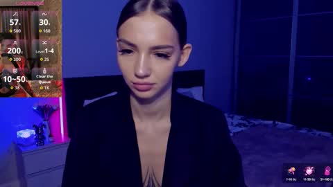 Sophie online show from October 2025 12:00:01 AM
