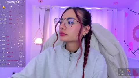 Snapshot of sophiecherry_ chatting on December 2024 08:33:02 PM Sophie IG sophiecherry es online show from December 2024 08:33:02 PM