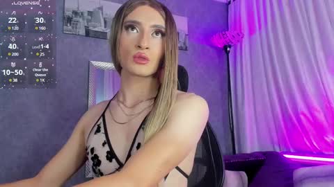 Snapshot of sophiee_s chatting on March 2025 05:01:01 PM Sophie online show from March 2025 05:01:01 PM