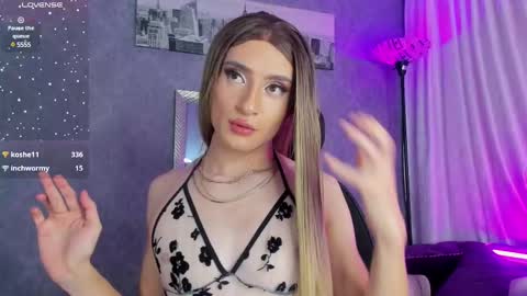 Snapshot of sophiee_s chatting on March 2025 08:03:02 PM Sophie online show from March 2025 08:03:02 PM