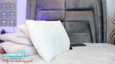 Snapshot of sophiee_smith chatting on February 2025 02:43:01 PM Sophie online show from February 2025 02:43:01 PM