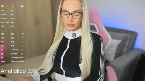 Snapshot of sophiehoney_ts chatting on March 2026 01:16:02 PM SAMANTHA online show from March 2026 01:16:02 PM