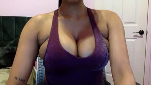 Snapshot of sophieinthecity chatting on January 2025 05:37:02 AM Sophia Star online show from January 2025 05:37:02 AM