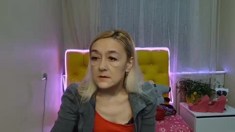 Snapshot of sophiekittyy chatting on January 2025 07:32:02 AM sophiekittyy online show from January 2025 07:32:02 AM