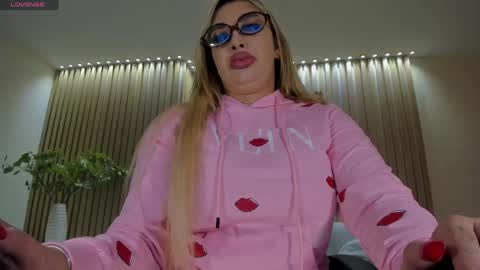Snapshot of sophiepalmerx chatting on May 2026 11:40:01 AM Sophie Palmer online show from May 2026 11:40:01 AM