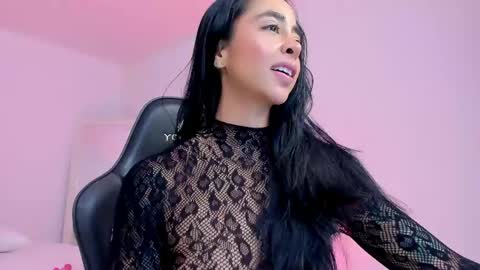 sophierooy online show from April 2026 02:33:01 PM