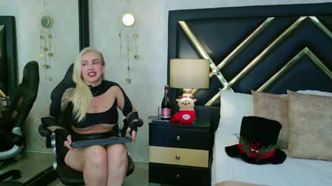 SophieWinslow online show from November 2025 01:44:02 PM