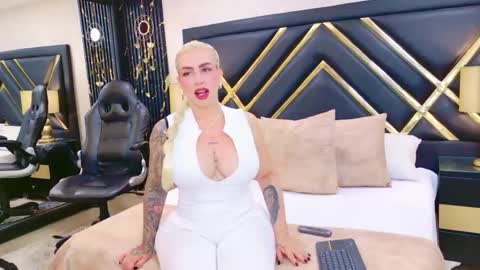 SophieWinslow online show from May 2026 12:10:01 PM