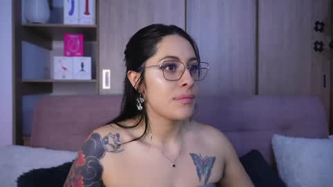 Snapshot of sophiiecums chatting on April 2026 04:04:01 AM Sophiie online show from April 2026 04:04:01 AM
