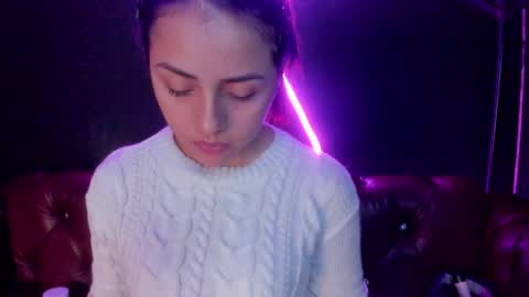 Snapshot of sophy_smilesweet chatting on December 2024 12:27:01 PM SOPHY ROGERS online show from December 2024 12:27:01 PM
