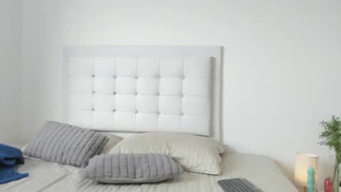 Sofia  online show from November 2025 06:42:02 PM