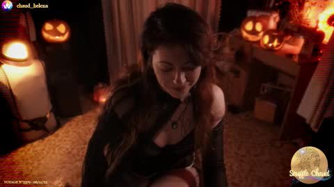 Snapshot of souffle_chaud chatting on November 2025 08:33:02 PM . . online show from November 2025 08:33:02 PM