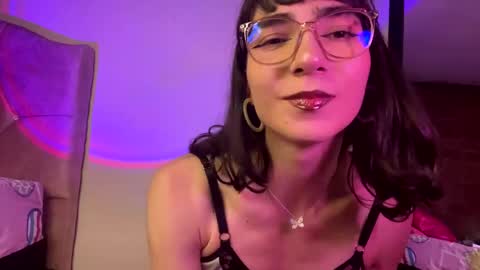 Snapshot of soulmate_aura chatting on November 2025 01:05:01 AM Soul Aura online show from November 2025 01:05:01 AM