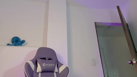 Ana  online show from January 2026 06:21:02 PM