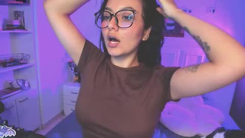 Lili online show from November 2025 05:40:01 AM