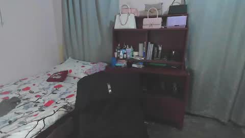 Snapshot of soy_miauhg chatting on February 2025 02:06:02 AM Miauhg online show from February 2025 02:06:02 AM