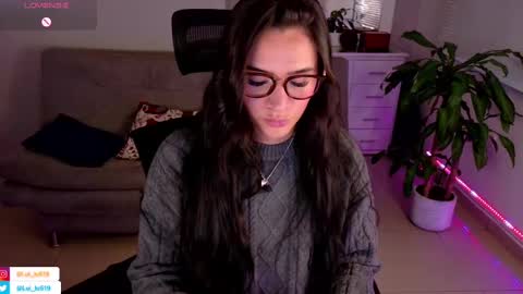 Luisa    online show from February 2025 10:59:01 PM